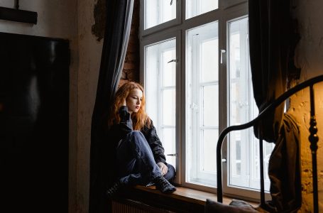 devojka-sama-samoća-usamljenost